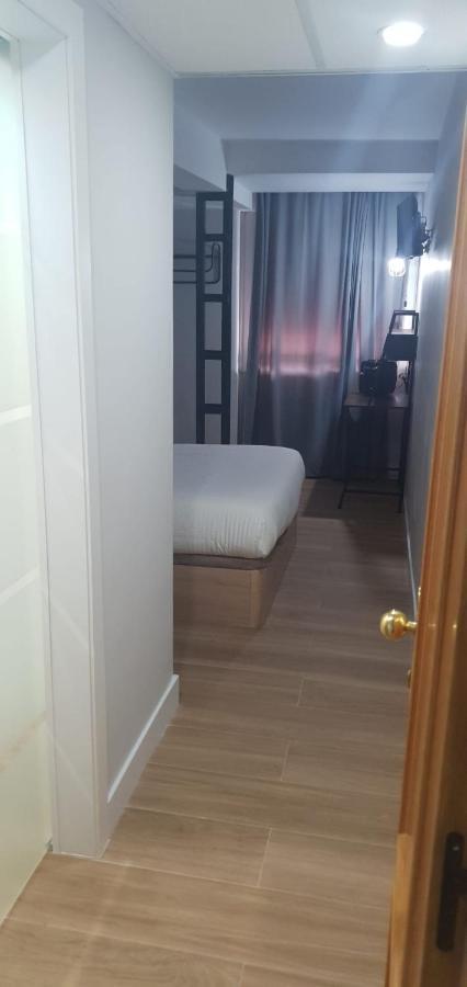 Hostal Fronton Alcobendas Exterior photo
